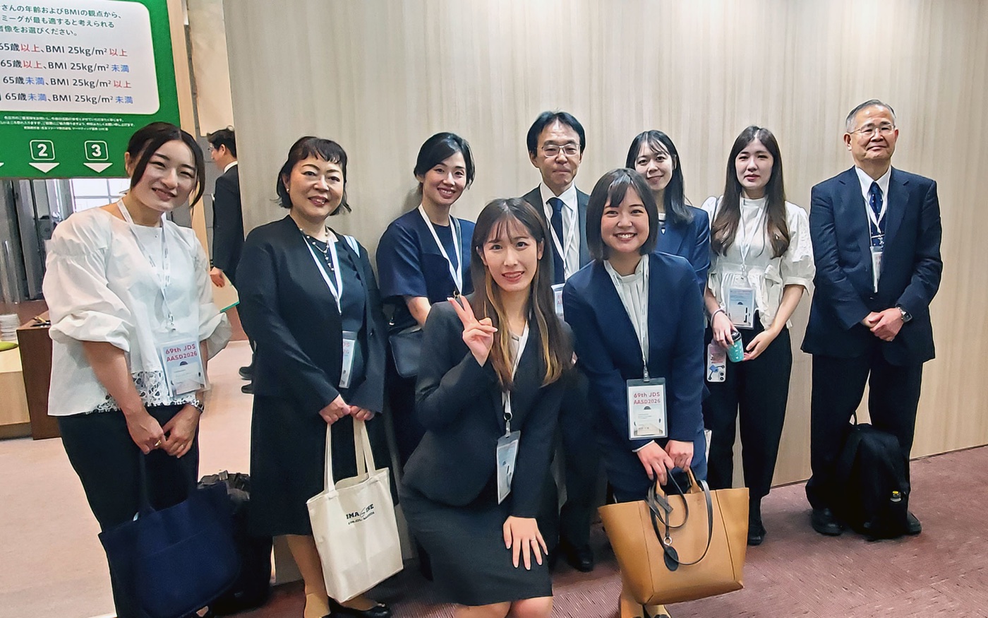 糖尿病・代謝内分泌内科の学会参加者の集合写真