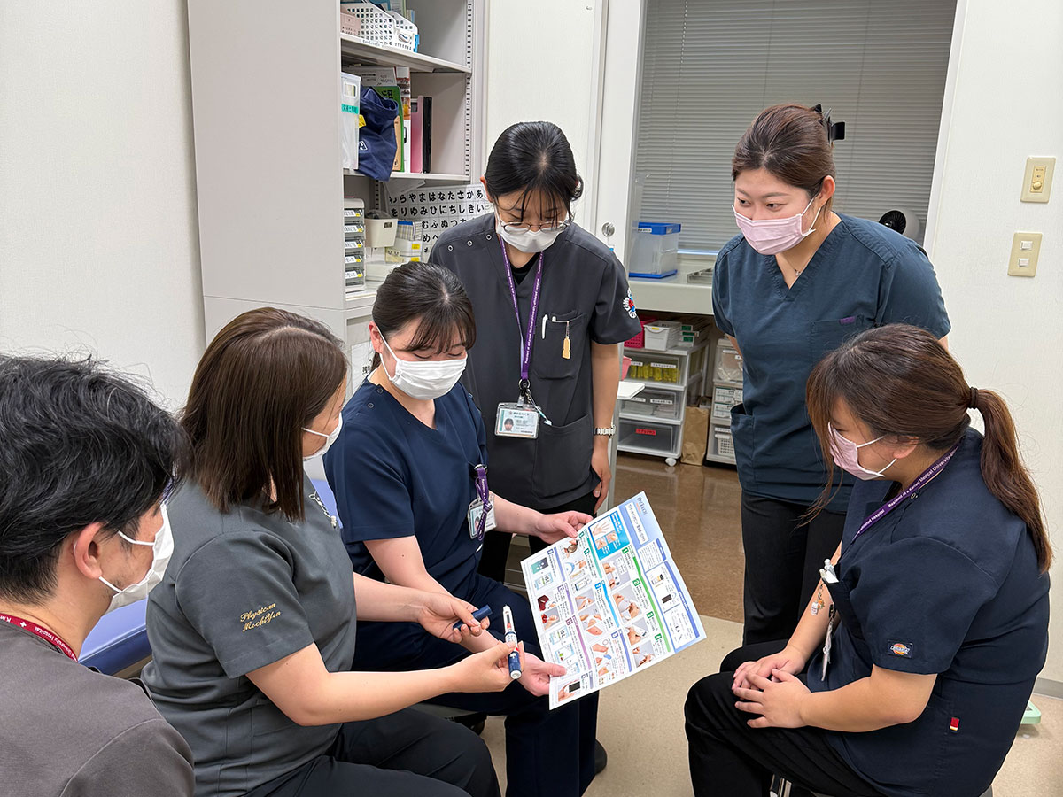 自己注射実習の様子